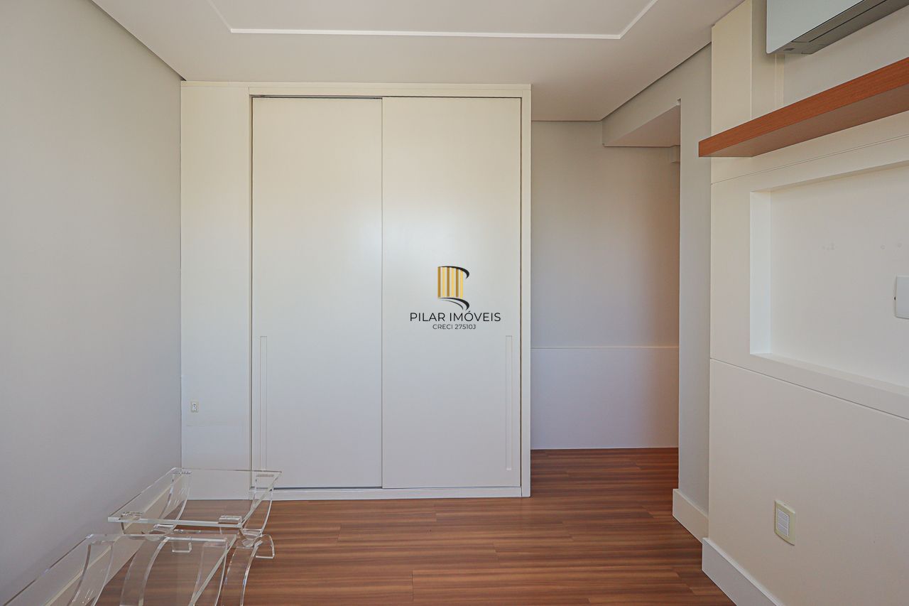 Apartamento de 3 quartos, 3 suítes, com 02 garagens individuais no Bairro Petrópolis, próximo a Encol.