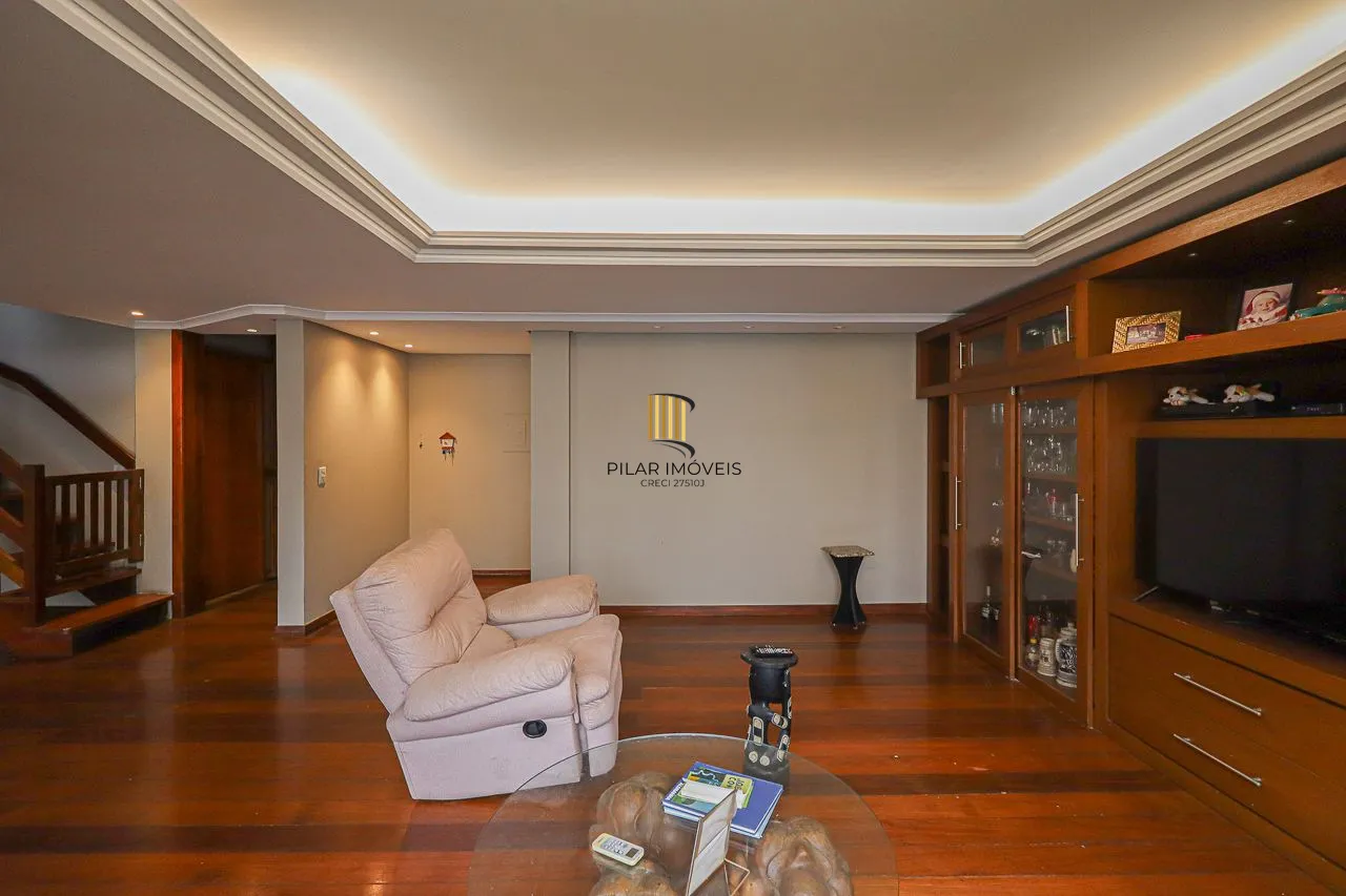 Apartamento cobertura de 03 dormitórios com opção de 05, 03 garagens. Bairro Higienópolis