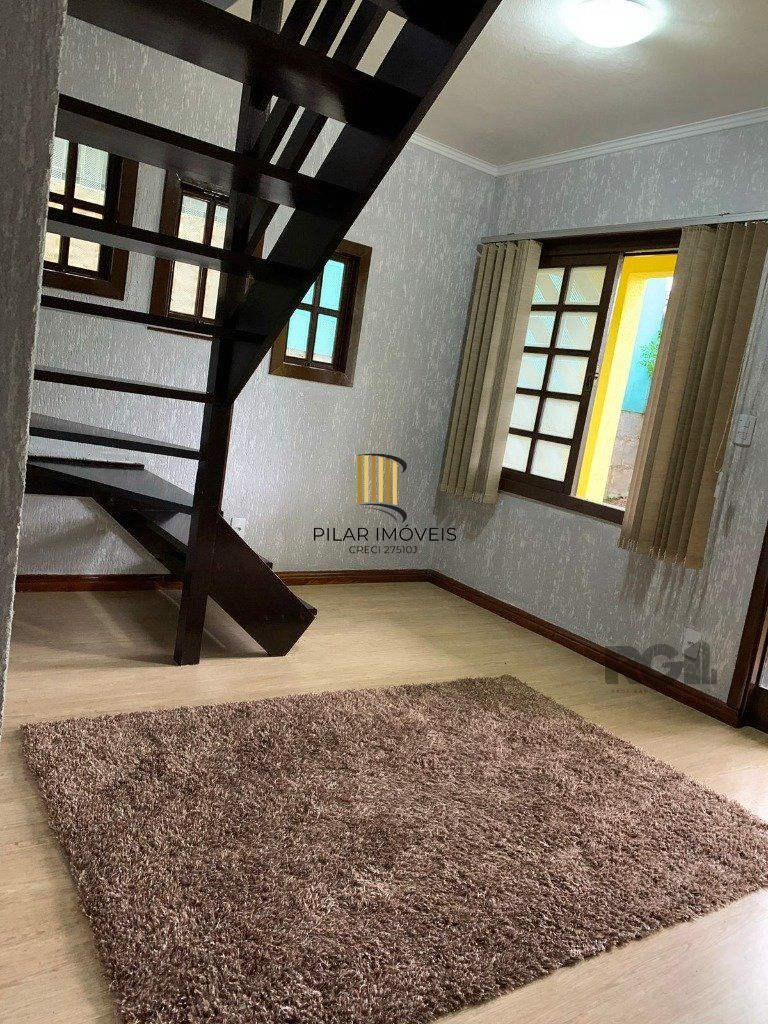 Casa sobrado com 03 dormitórios e garagem para 3 carros na cidade de Nova Petrópolis