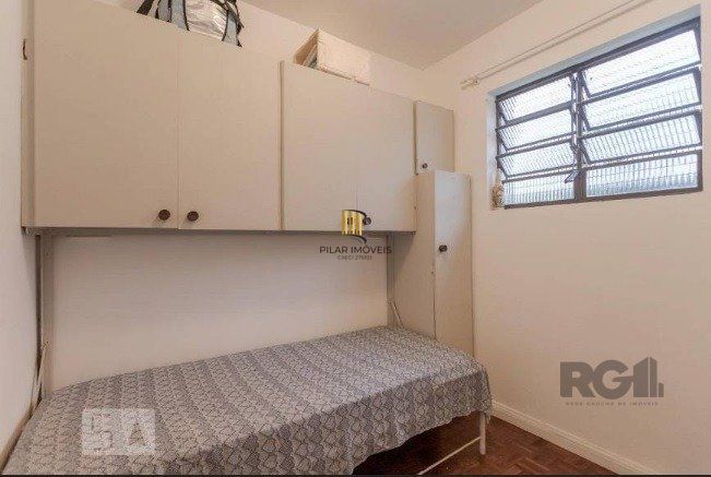 Casa com 04 dormitórios no Bairro Chacara das Pedras Porto Alegre