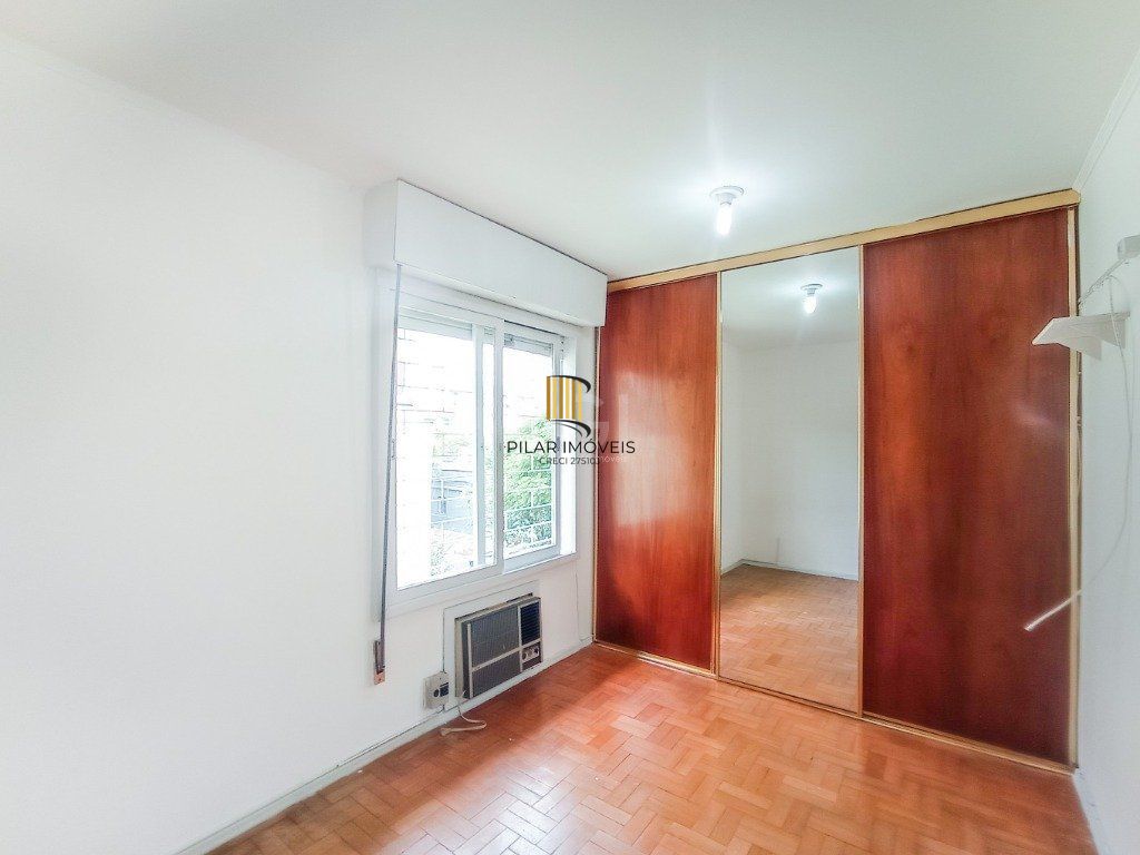 Apartamento com 01 dormitório, 01 estacionamento rotativo.