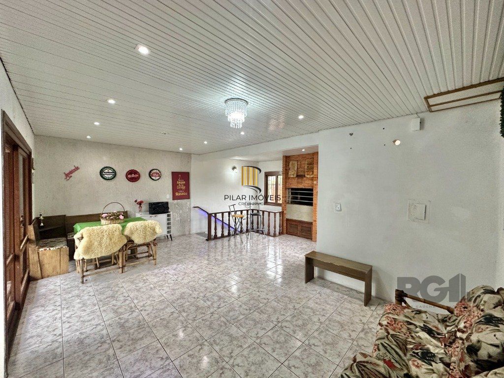 Casa 3 dormitórios no bairro Igara