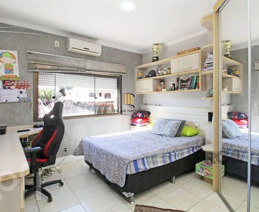 Casa sobrado no Partenon de 5 dormitórios 