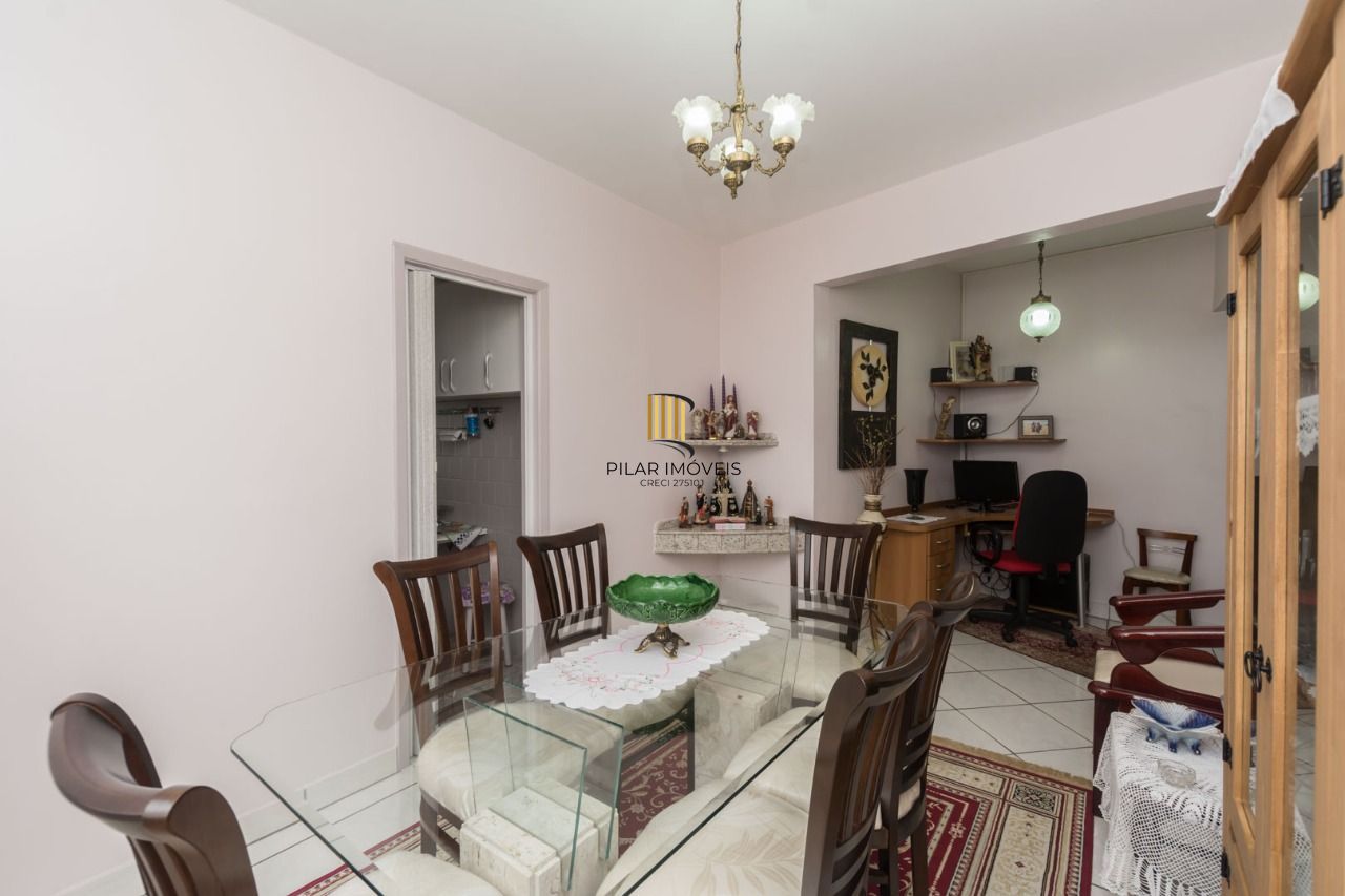 Apartamento semimobiliado com 2 quartos e 2 banheiros no Bairro Floresta
