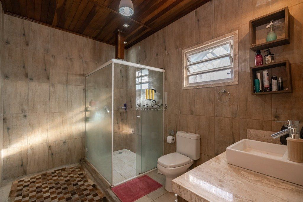 Casa para Venda - 259m², 4 dormitórios, sendo 1 suites, 4 vagas - Coronel Aparício Borges