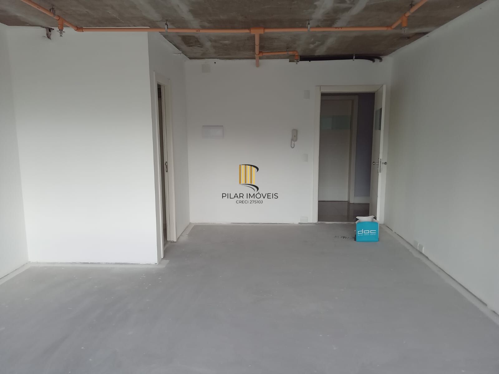 Sala comercial com garagem no DOC na Ramiro Barcelos