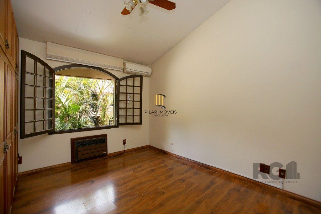 Casa de Condomínio 3 dormitórios no bairro Cristal