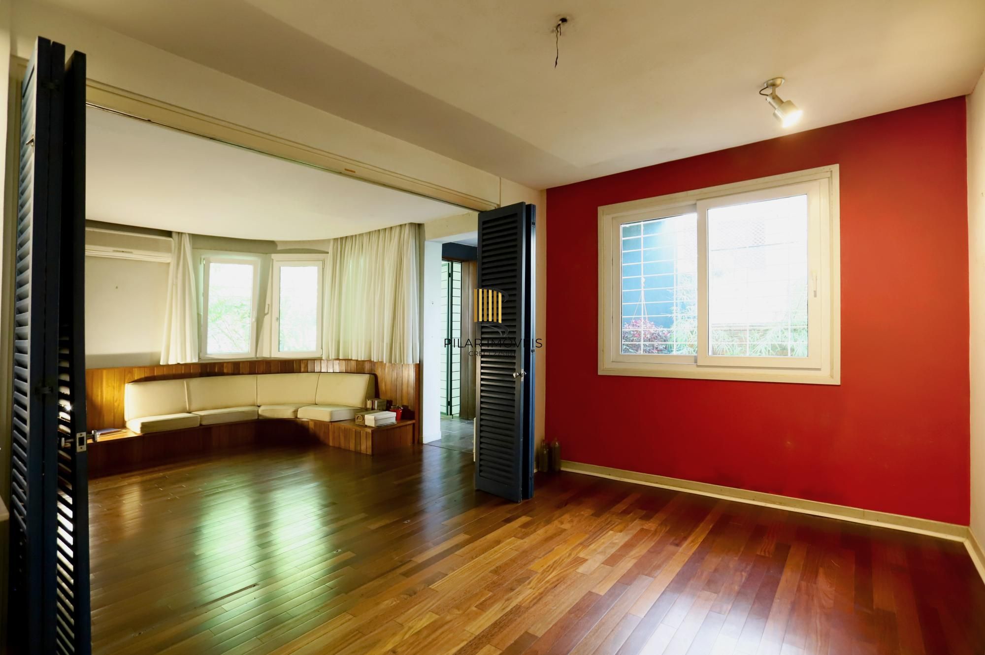 Casa no Bairro Petrópolis em Porto Alegre - Rua calma junto Av. Protásio Alves - Pilar Imóveis