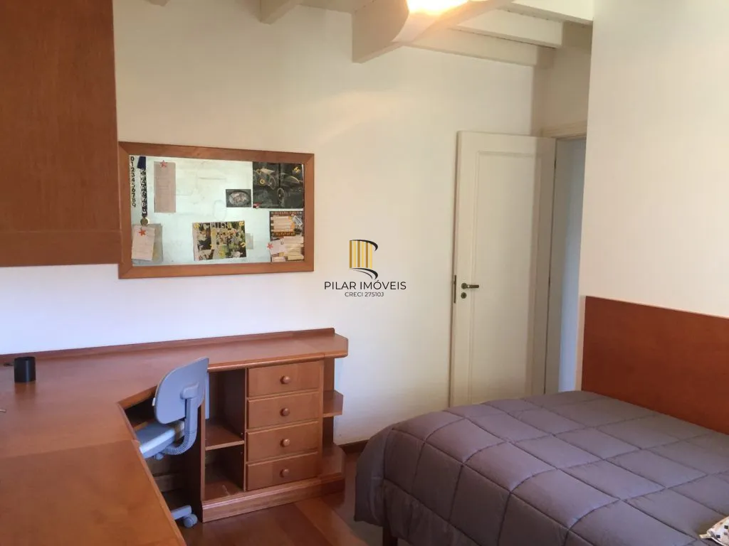 Casa 5 dormitórios no bairro Planalto