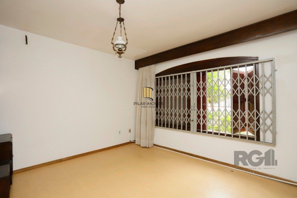 Casa 5 dormitórios no bairro Partenon