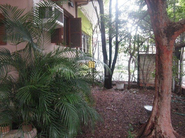 Casa para Venda - 137m², 1 dormitório, sendo 1 suites, 4 vagas - Floresta