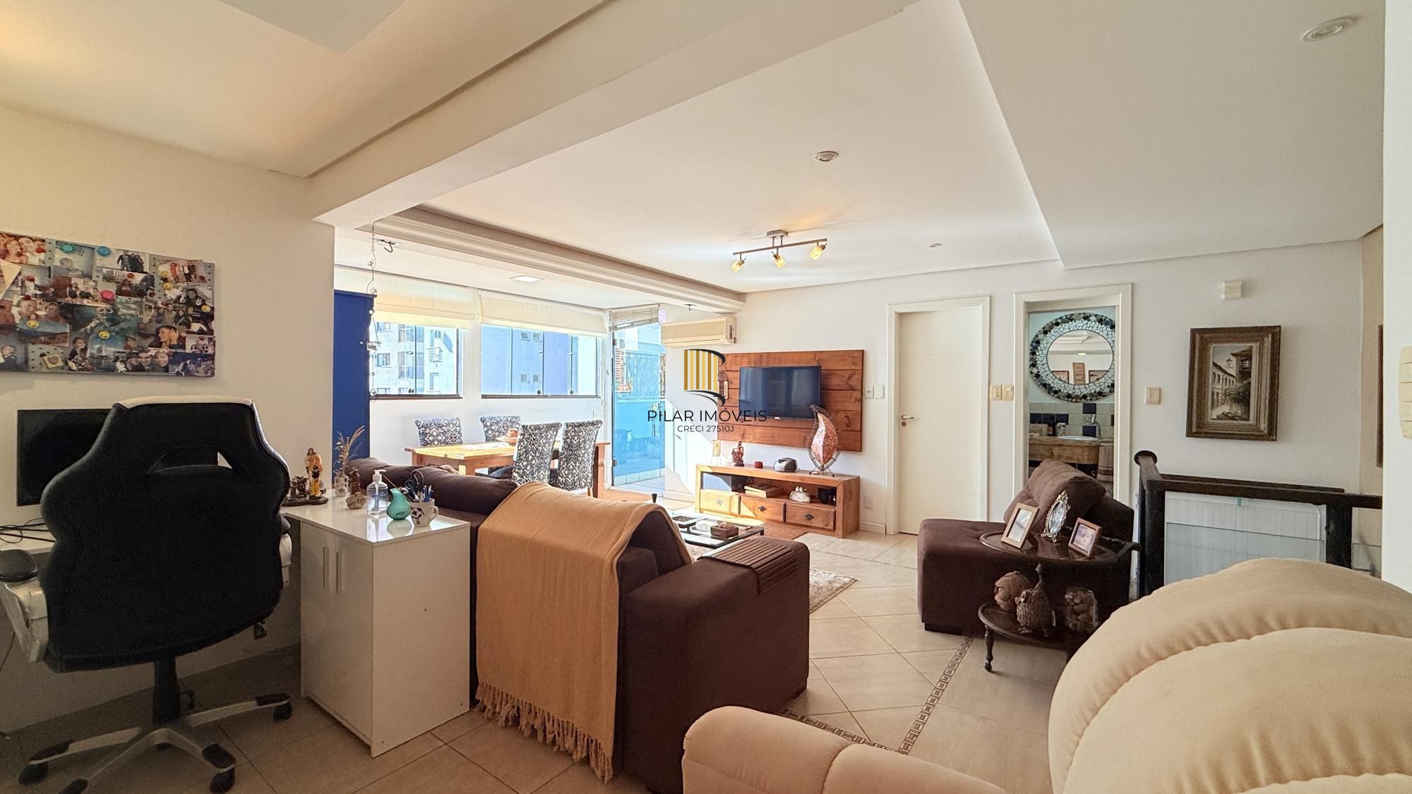 Cobertura Semimobiliada com Vista Panorâmica em Porto Alegre