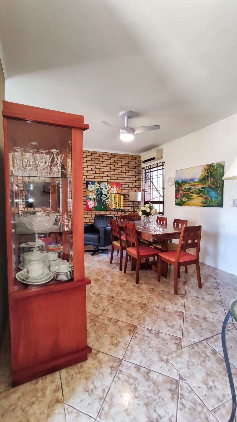 Casa com 4 Quartos e 2 banheiros e  2 Suites à Venda, 153 m² por R$ 990.000