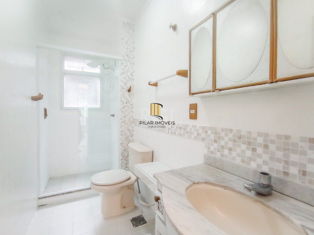 Apartamento com 01 dormitório, 01 estacionamento rotativo.