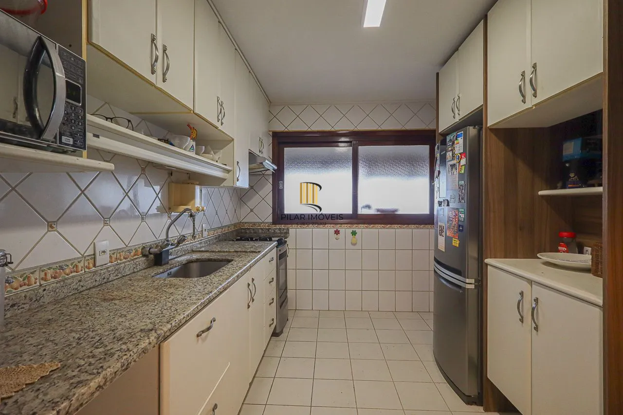 Apartamento cobertura de 03 dormitórios com opção de 05, 03 garagens. Bairro Higienópolis