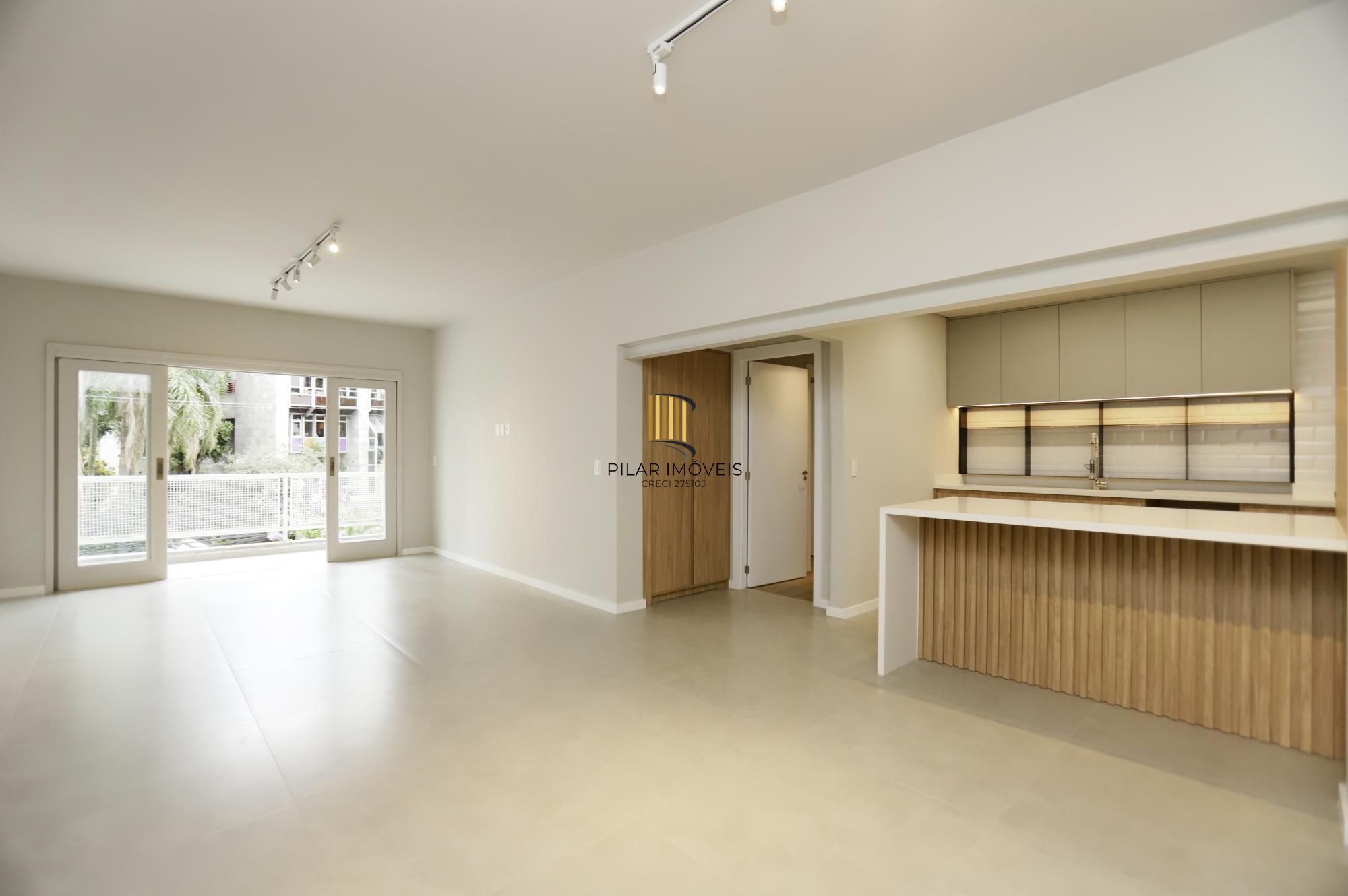 Apartamento 03 dormitórios revitalizado no Moinhos de Vento em Porto Alegre. - Pilar Imóveis