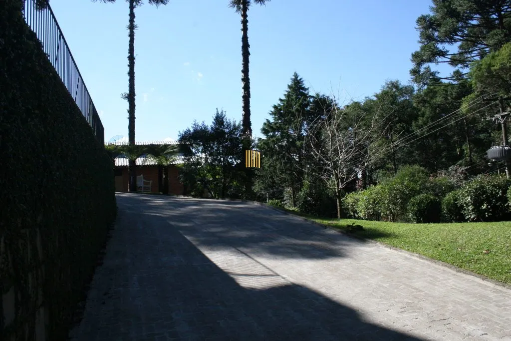 Casa 5 dormitórios no bairro Planalto