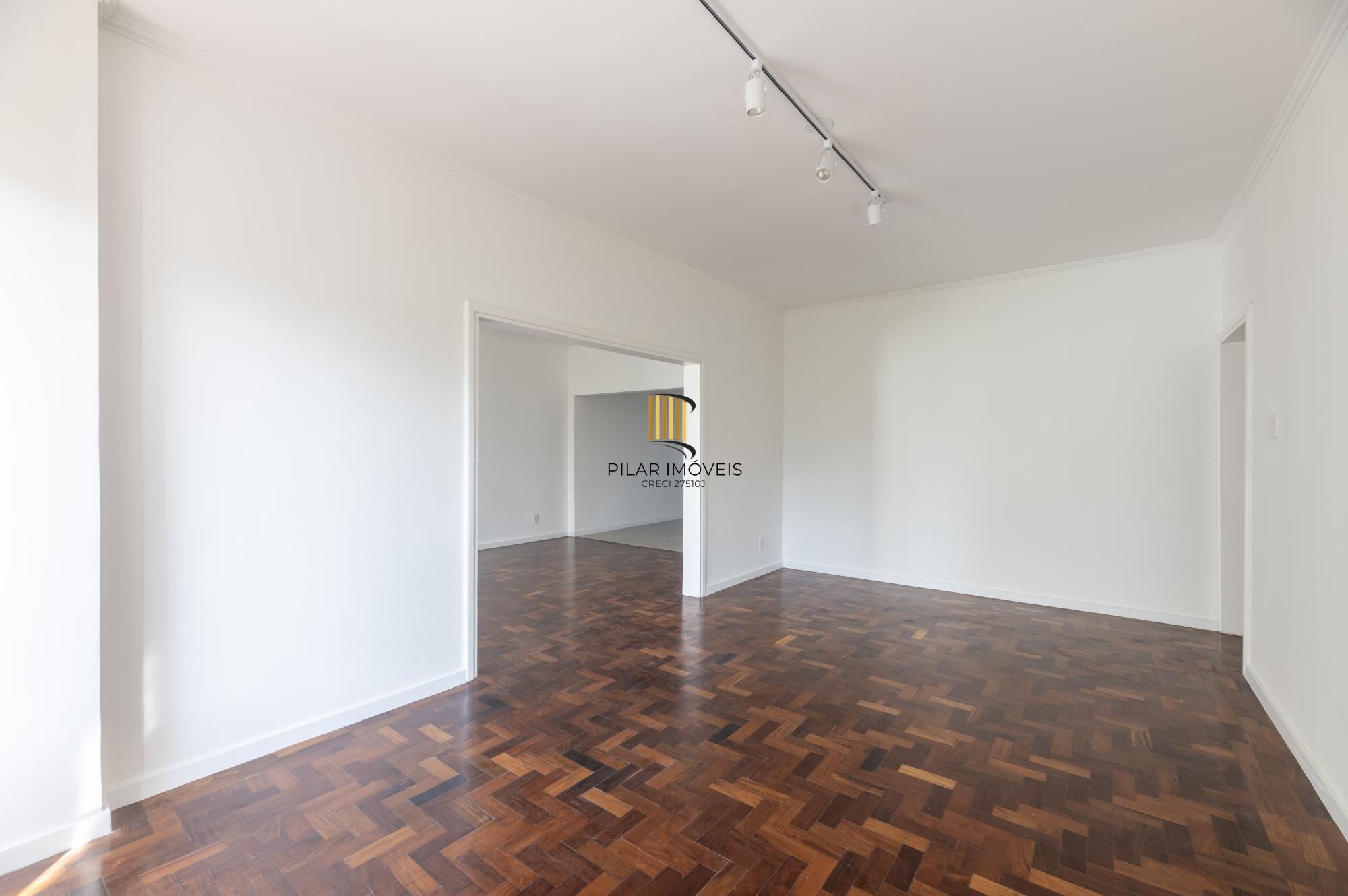 Apartamento no edificio Esplanada 03 dormitórios no Bairro Moinhos de Vendo em Porto Alegre