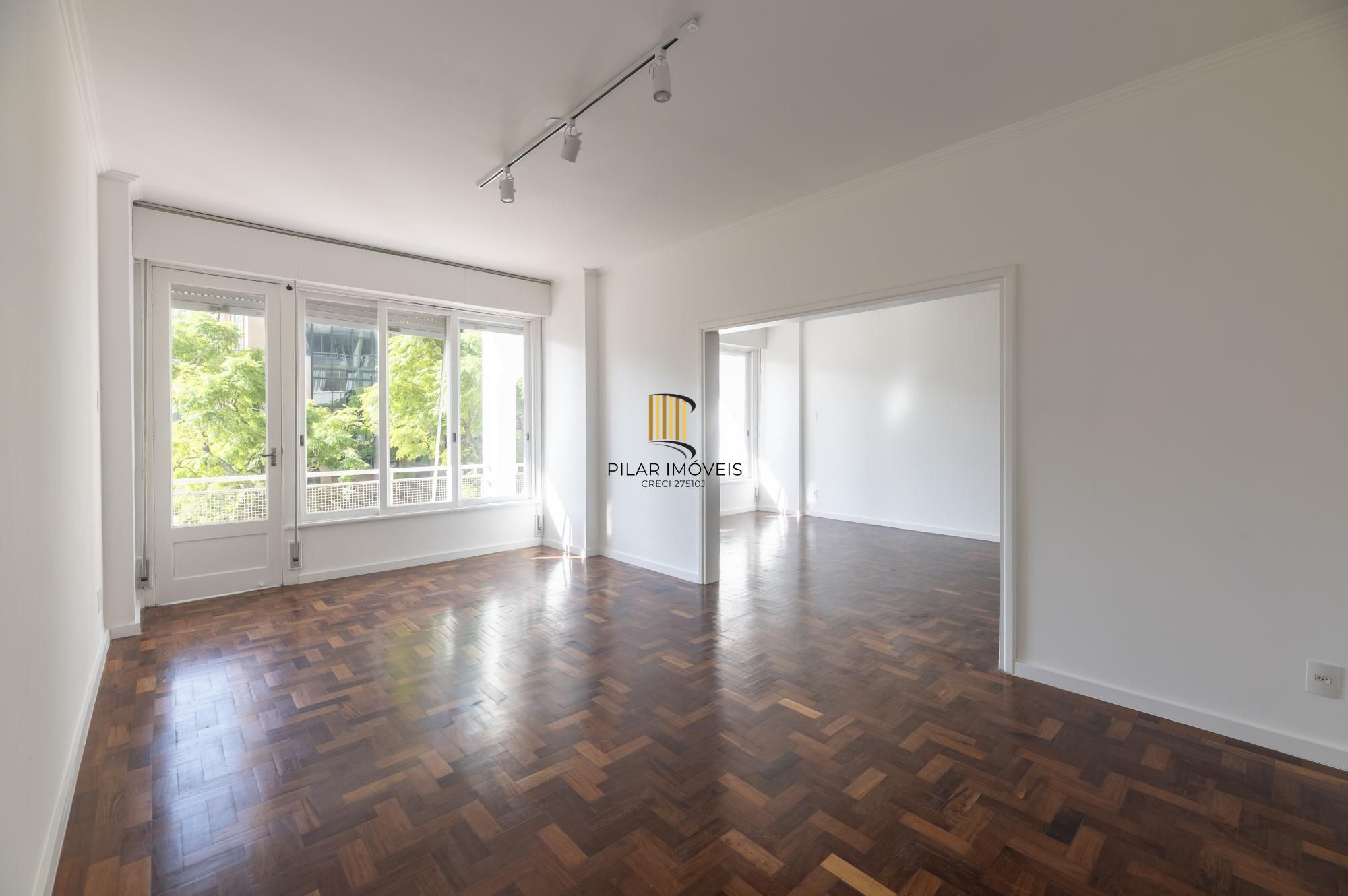 Apartamento no edificio Esplanada 03 dormitórios no Bairro Moinhos de Vendo em Porto Alegre