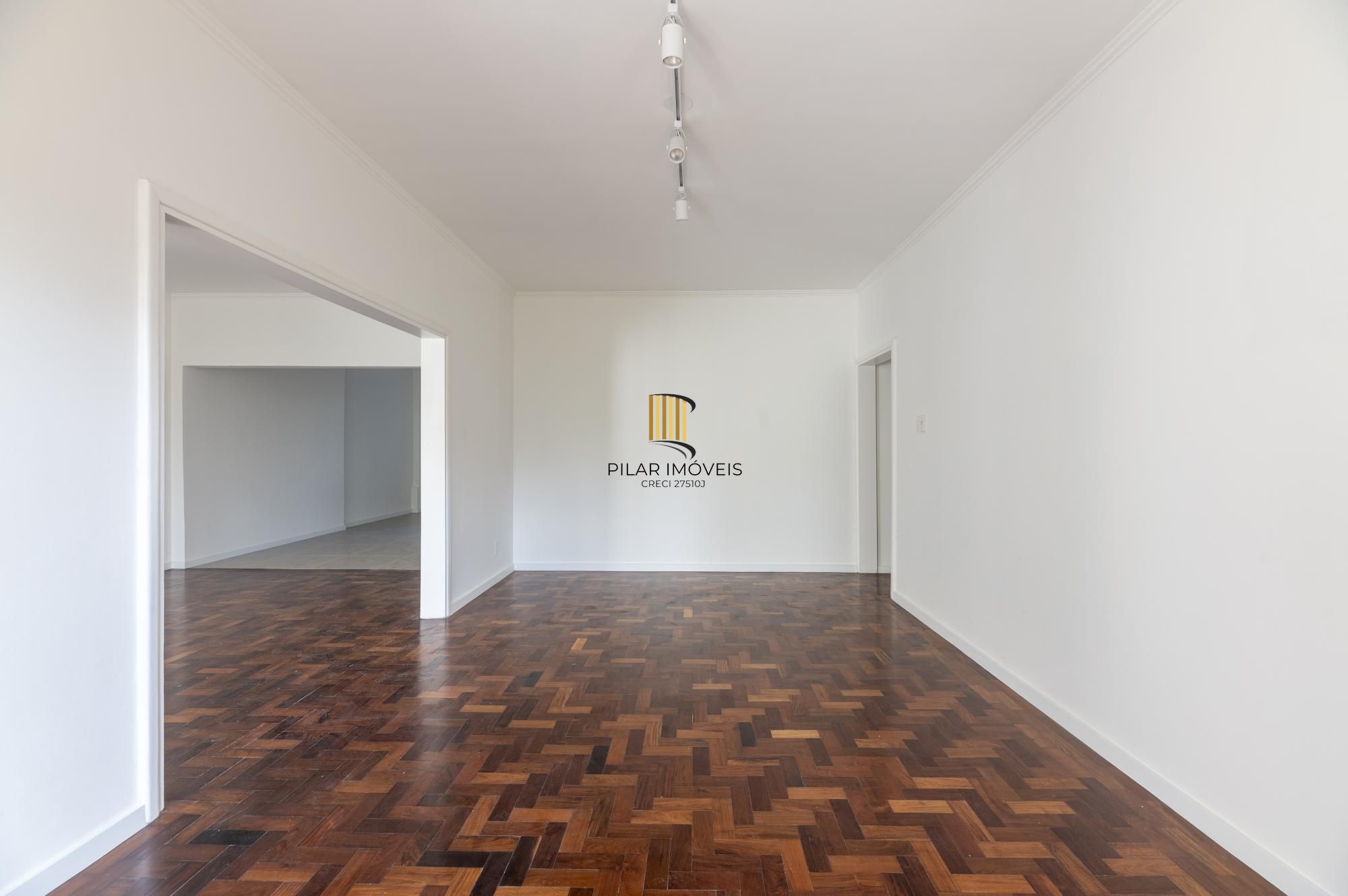 Apartamento no edificio Esplanada 03 dormitórios no Bairro Moinhos de Vendo em Porto Alegre