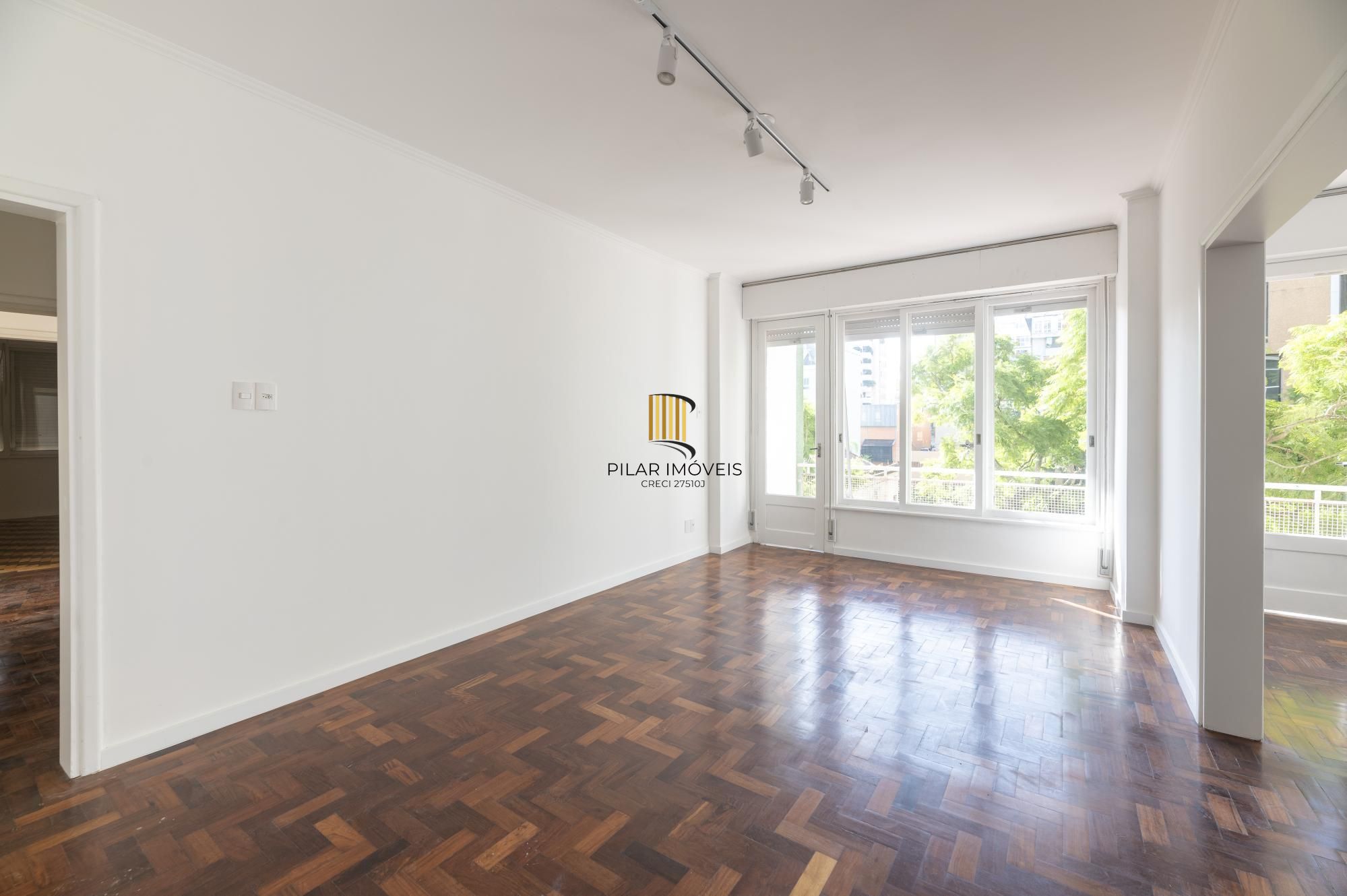 Apartamento no edificio Esplanada 03 dormitórios no Bairro Moinhos de Vendo em Porto Alegre