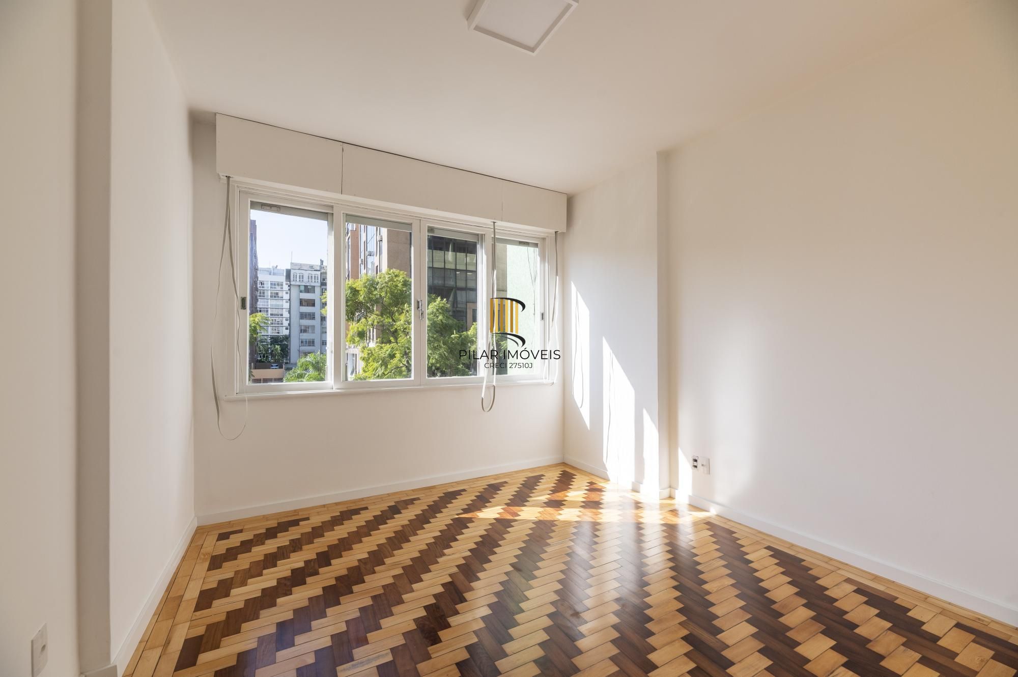 Apartamento no edificio Esplanada 03 dormitórios no Bairro Moinhos de Vendo em Porto Alegre