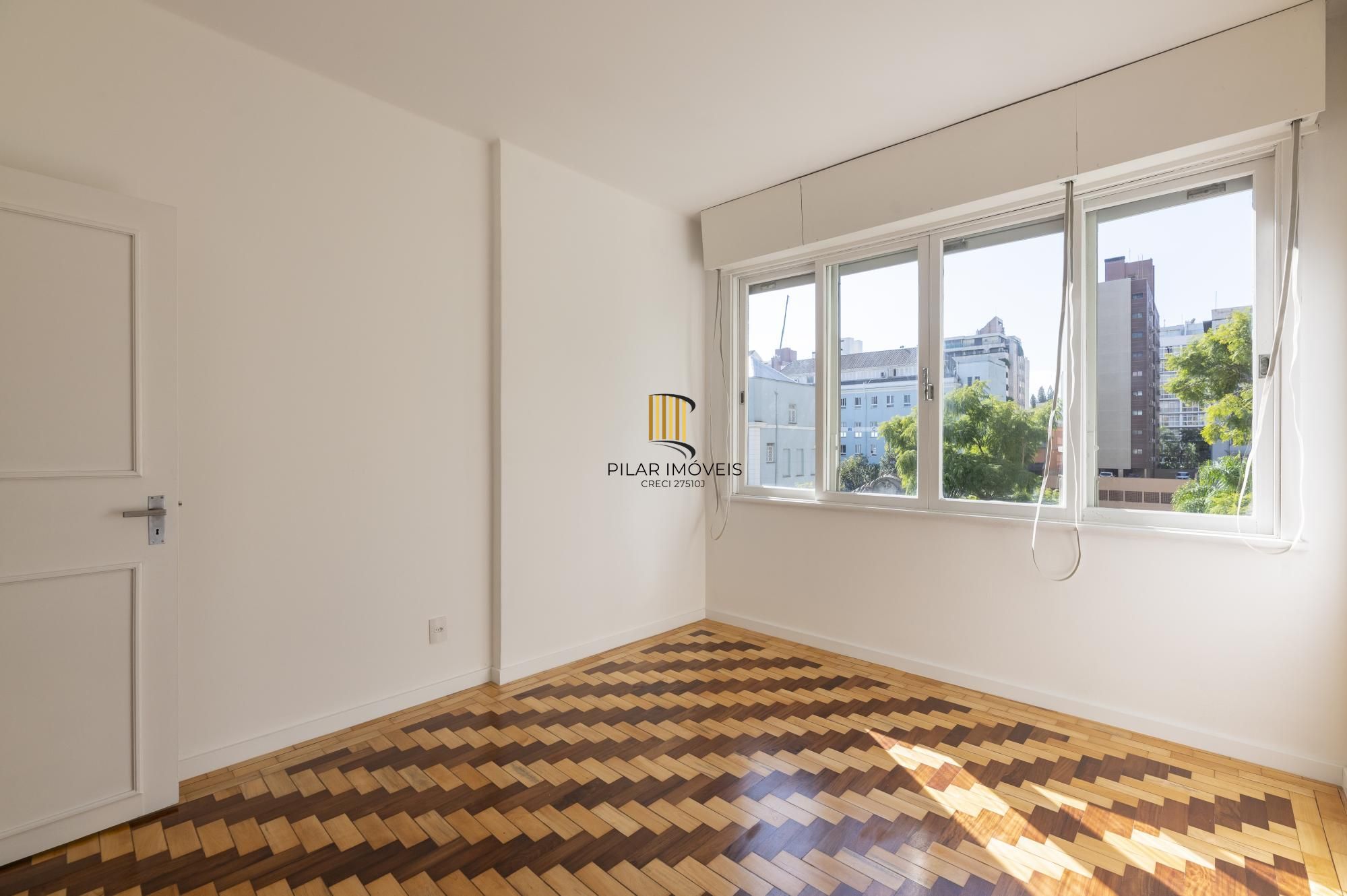 Apartamento no edificio Esplanada 03 dormitórios no Bairro Moinhos de Vendo em Porto Alegre