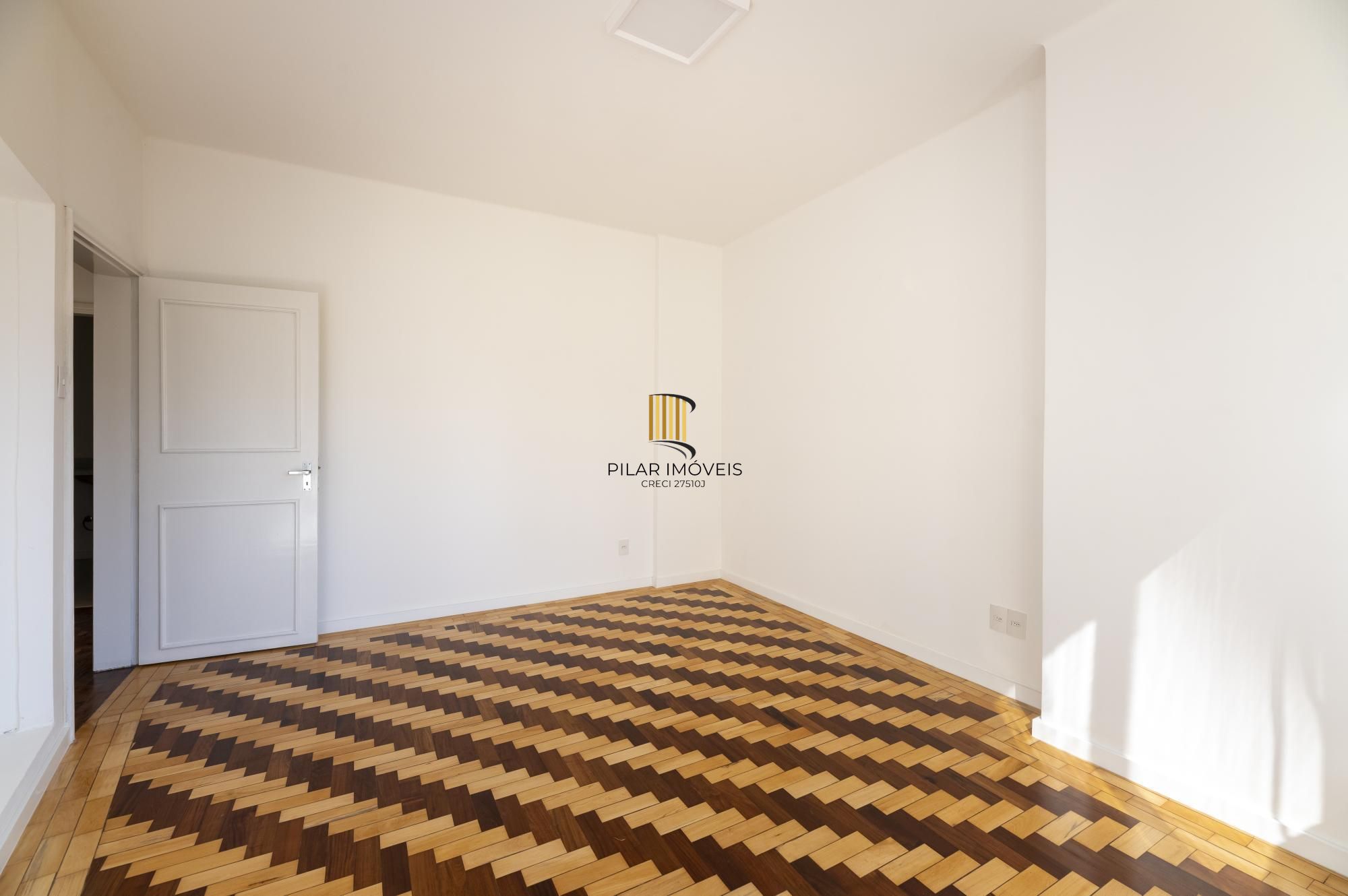 Apartamento no edificio Esplanada 03 dormitórios no Bairro Moinhos de Vendo em Porto Alegre