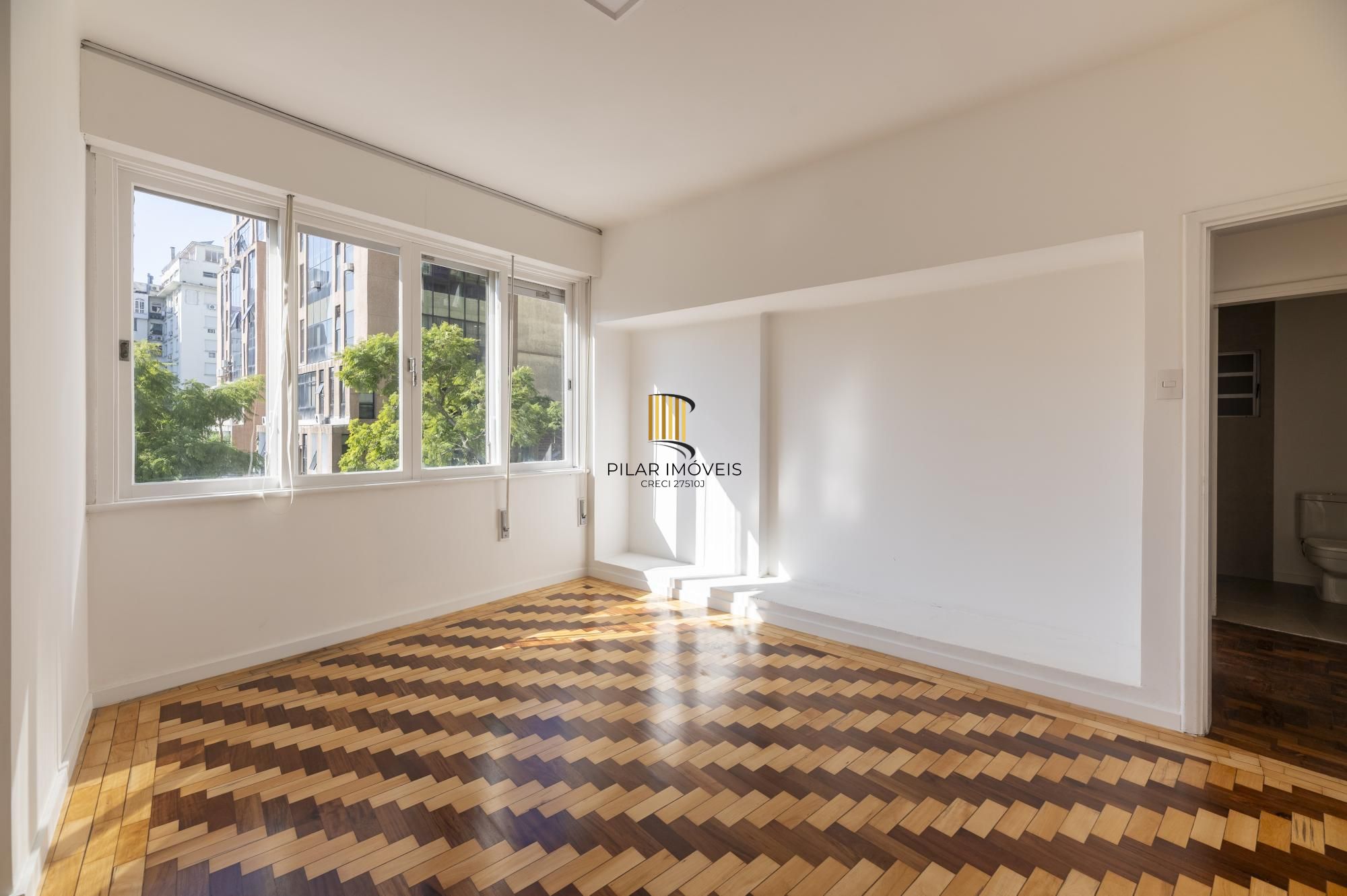 Apartamento no edificio Esplanada 03 dormitórios no Bairro Moinhos de Vendo em Porto Alegre