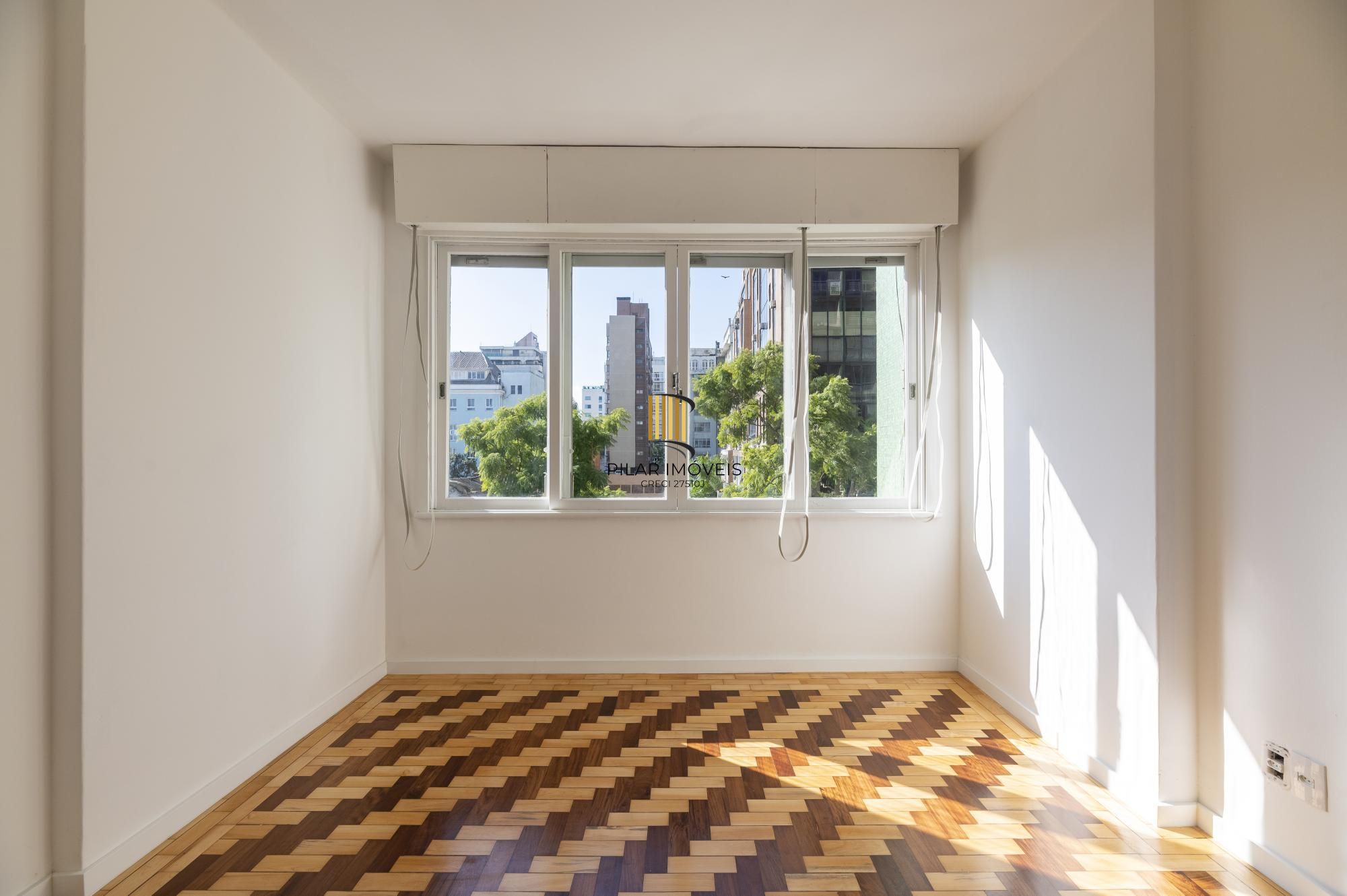Apartamento no edificio Esplanada 03 dormitórios no Bairro Moinhos de Vendo em Porto Alegre