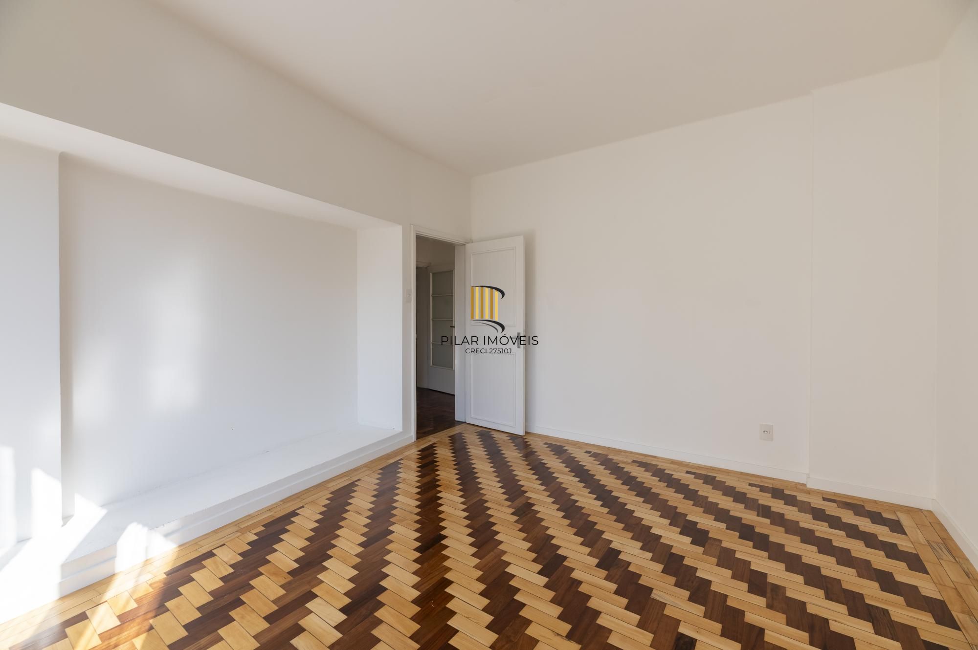 Apartamento no edificio Esplanada 03 dormitórios no Bairro Moinhos de Vendo em Porto Alegre