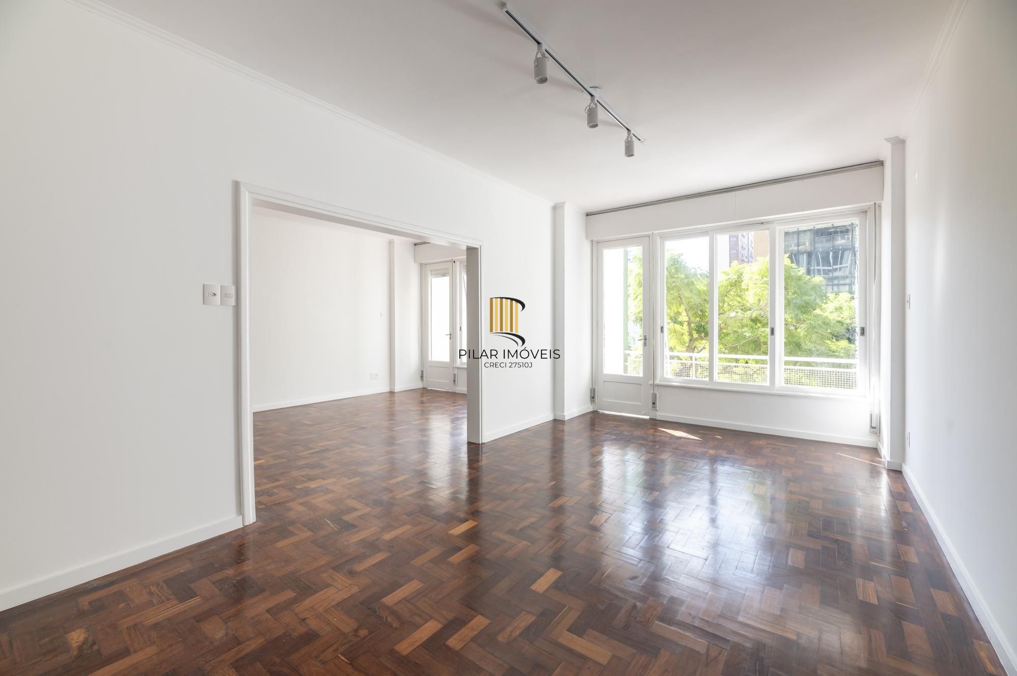 Apartamento no edificio Esplanada 03 dormitórios no Bairro Moinhos de Vendo em Porto Alegre