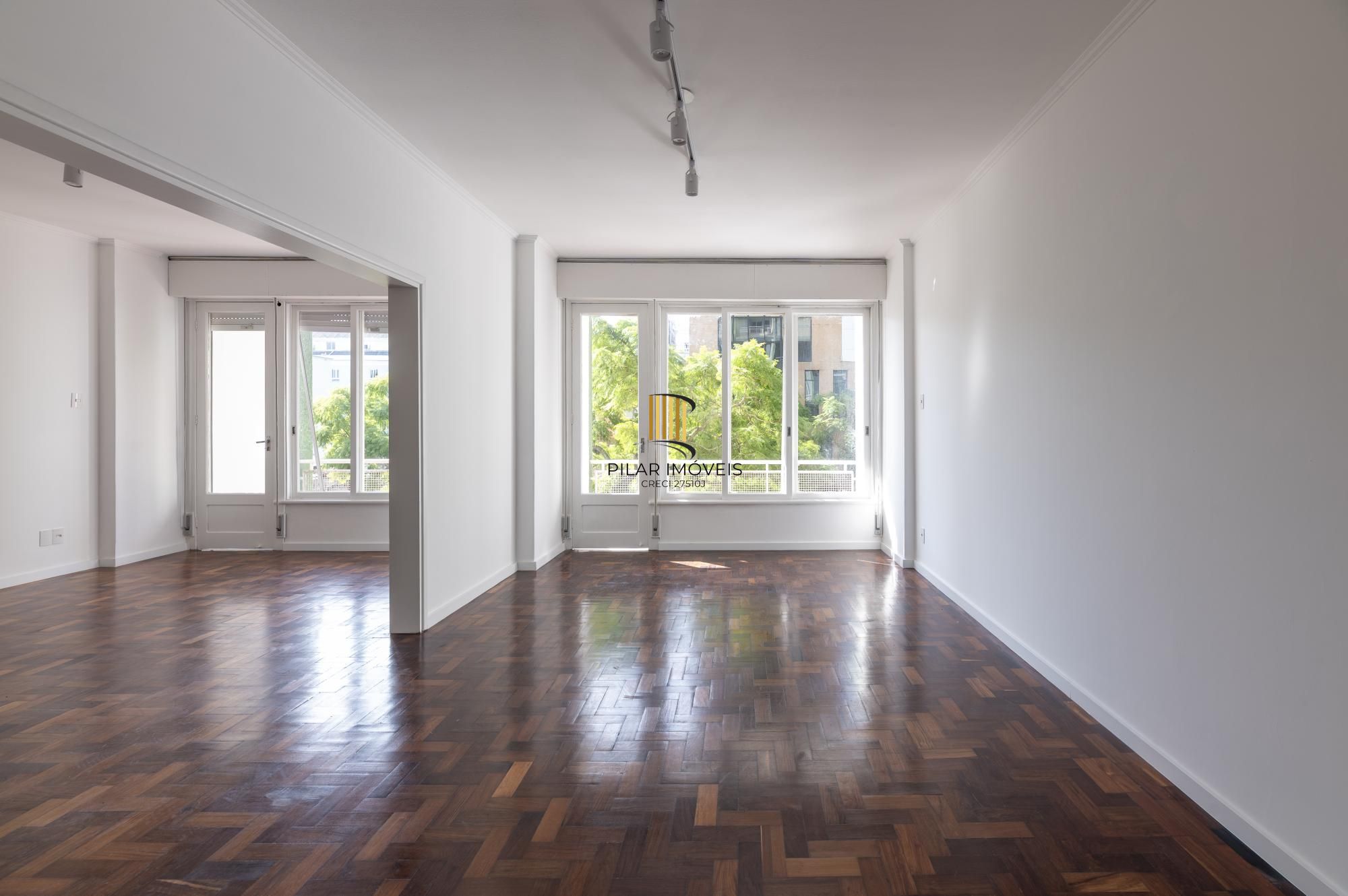 Apartamento no edificio Esplanada 03 dormitórios no Bairro Moinhos de Vendo em Porto Alegre