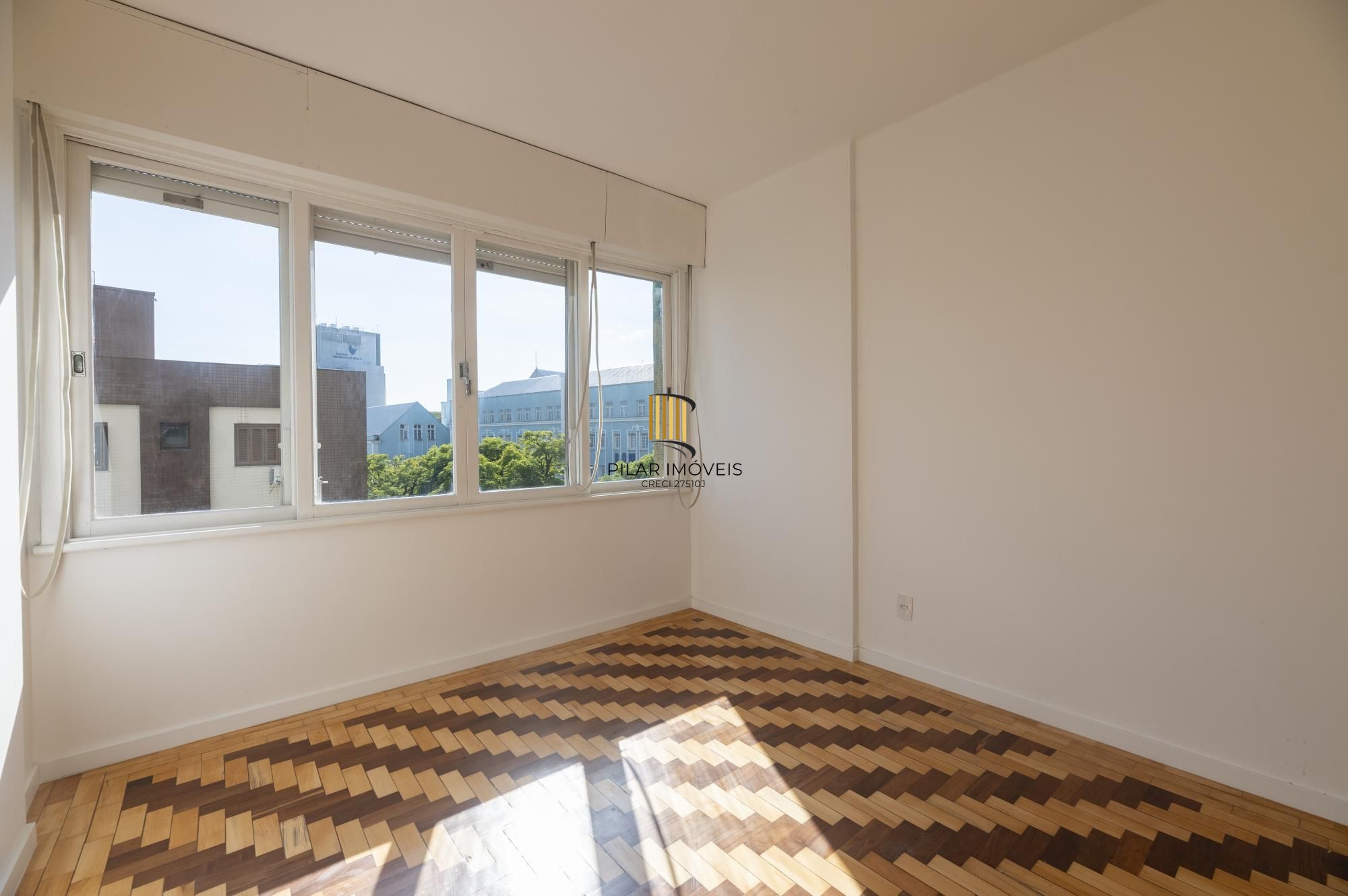 Apartamento no edificio Esplanada 03 dormitórios no Bairro Moinhos de Vendo em Porto Alegre