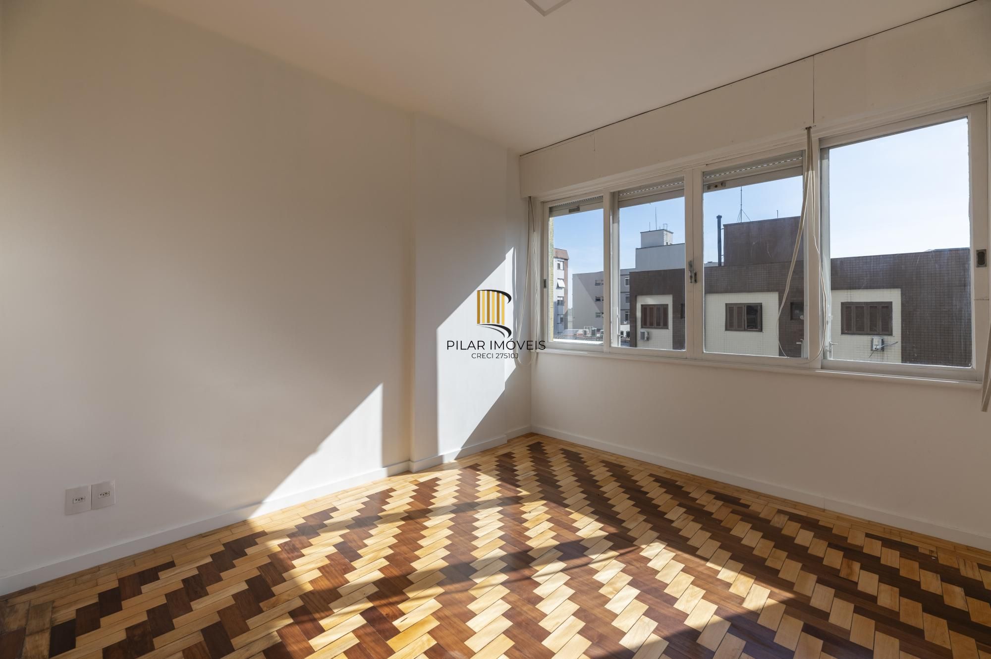 Apartamento no edificio Esplanada 03 dormitórios no Bairro Moinhos de Vendo em Porto Alegre