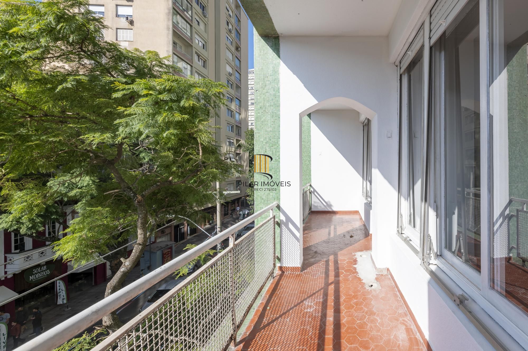 Apartamento no edificio Esplanada 03 dormitórios no Bairro Moinhos de Vendo em Porto Alegre