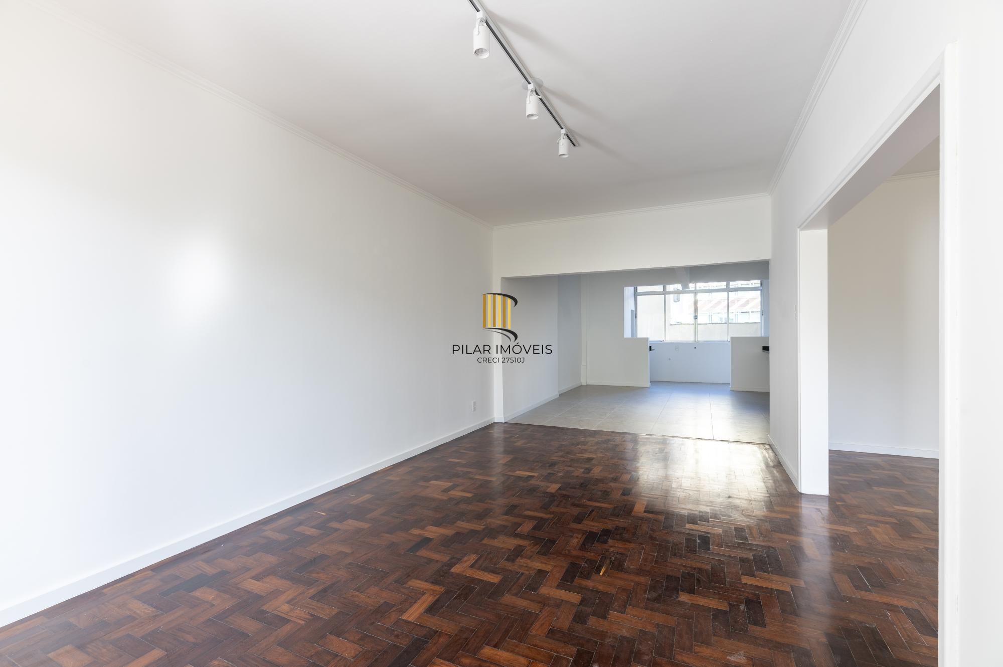Apartamento no edificio Esplanada 03 dormitórios no Bairro Moinhos de Vendo em Porto Alegre