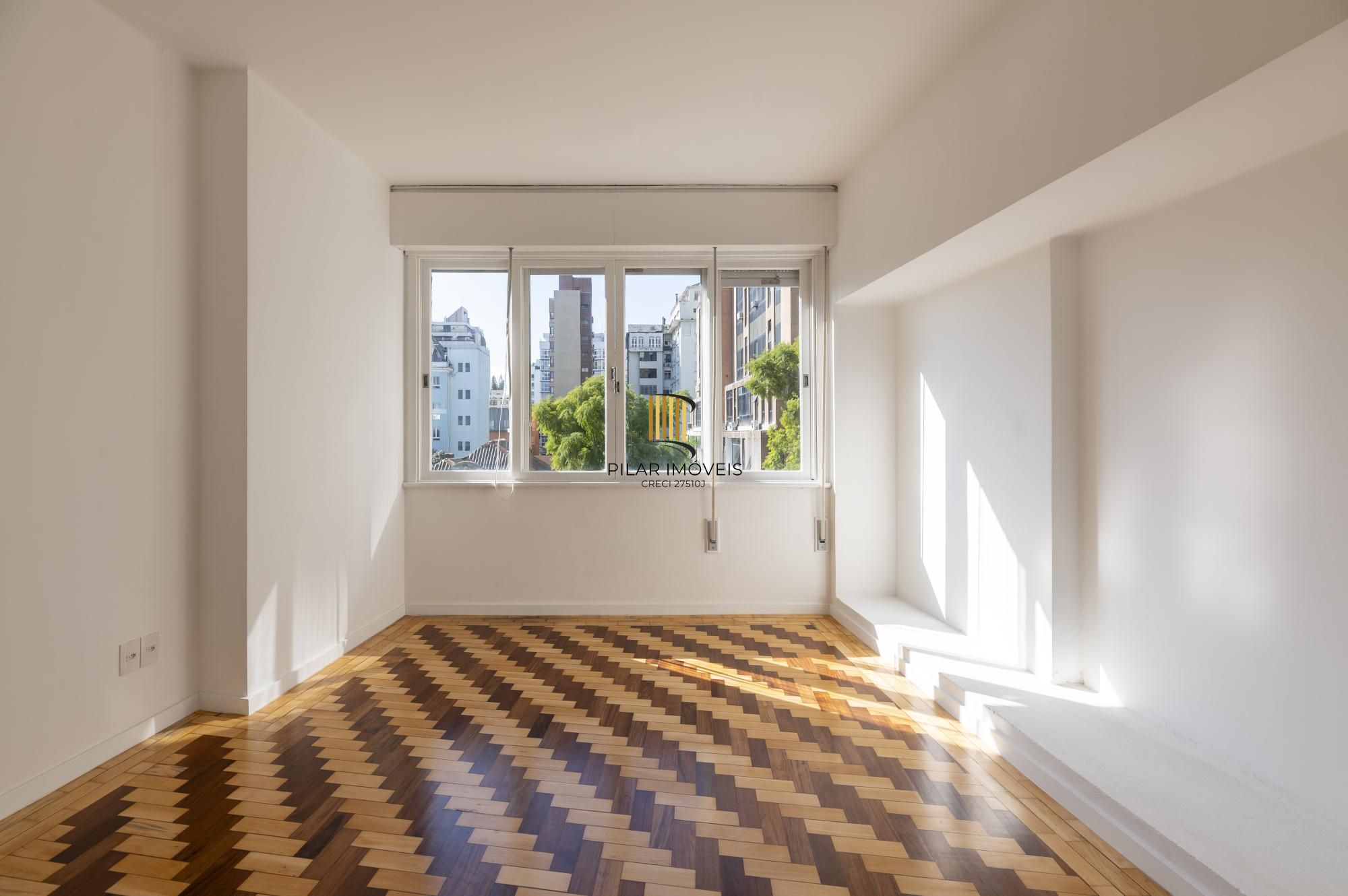Apartamento no edificio Esplanada 03 dormitórios no Bairro Moinhos de Vendo em Porto Alegre