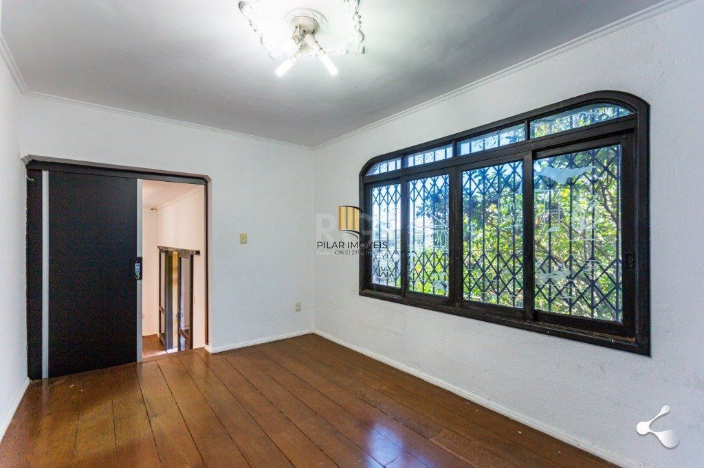 Casa para Venda - 500m², 3 dormitórios, sendo 3 suites, 4 vagas - Vila Ipiranga