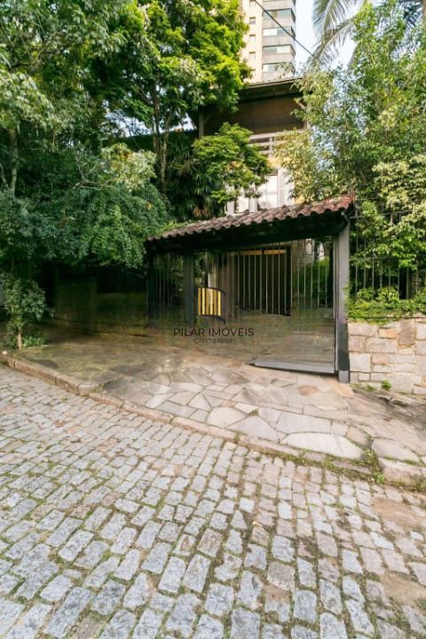 Casa em Petrópolis com terreno de 460 m2