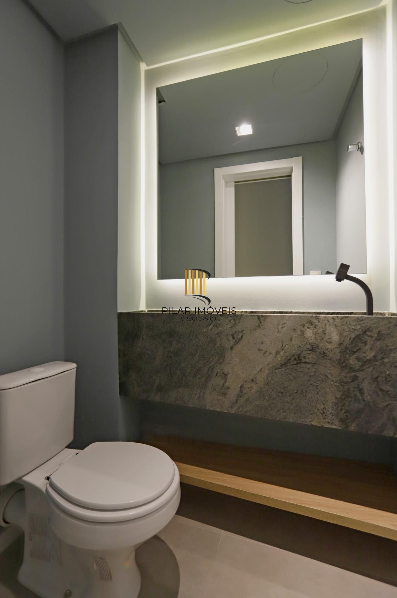 Apartamento 03 dormitórios revitalizado no Moinhos de Vento em Porto Alegre.