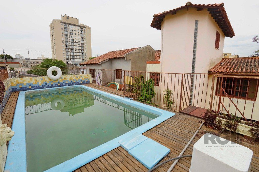 Casa 5 dormitórios no bairro Partenon