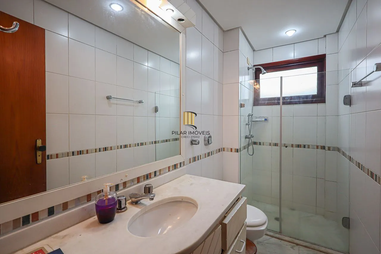 Apartamento cobertura de 03 dormitórios com opção de 05, 03 garagens. Bairro Higienópolis