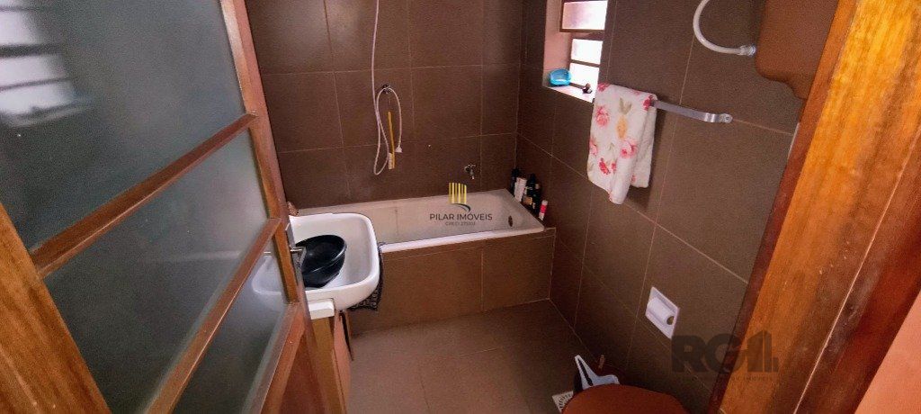 Casa 3 dormitórios no bairro Floresta