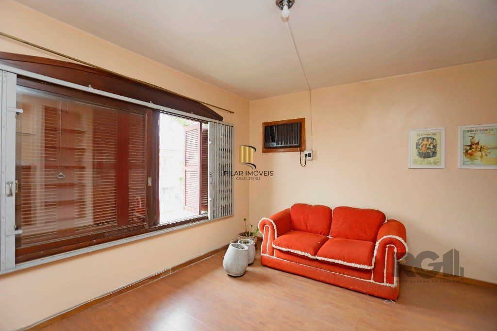 Casa 5 dormitórios no bairro Partenon