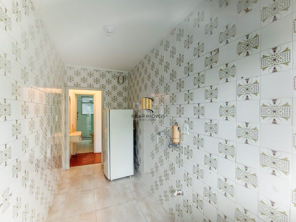 Apartamento com 01 dormitório, 01 estacionamento rotativo.