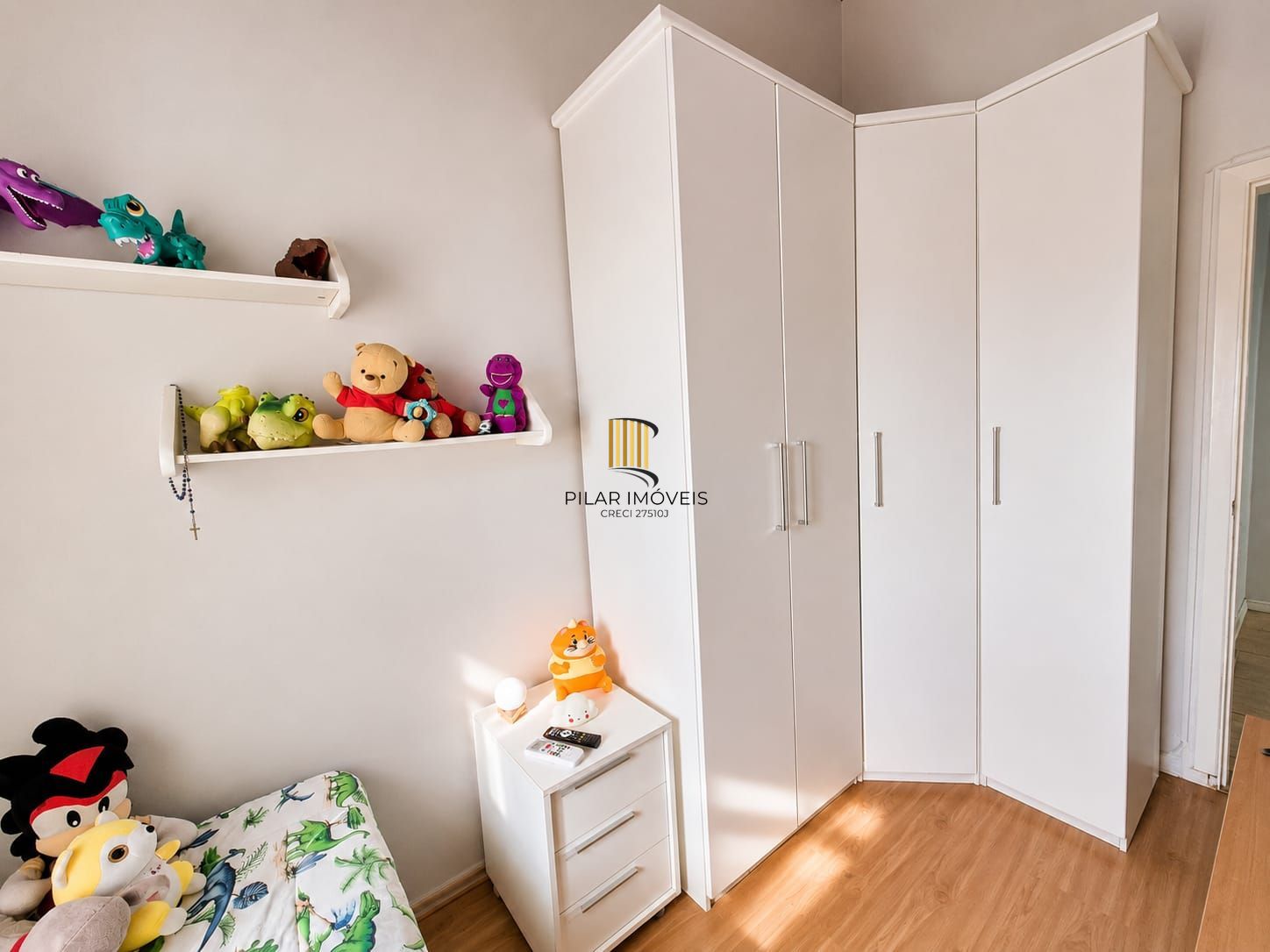 Casa 03 dormitórios no bairro Guarujá em Porto Alegre