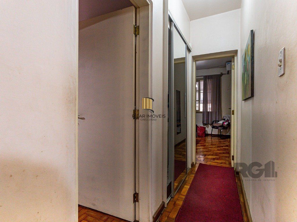 casa  com 3 quartos, 2 banheiros e vaga de garagem,