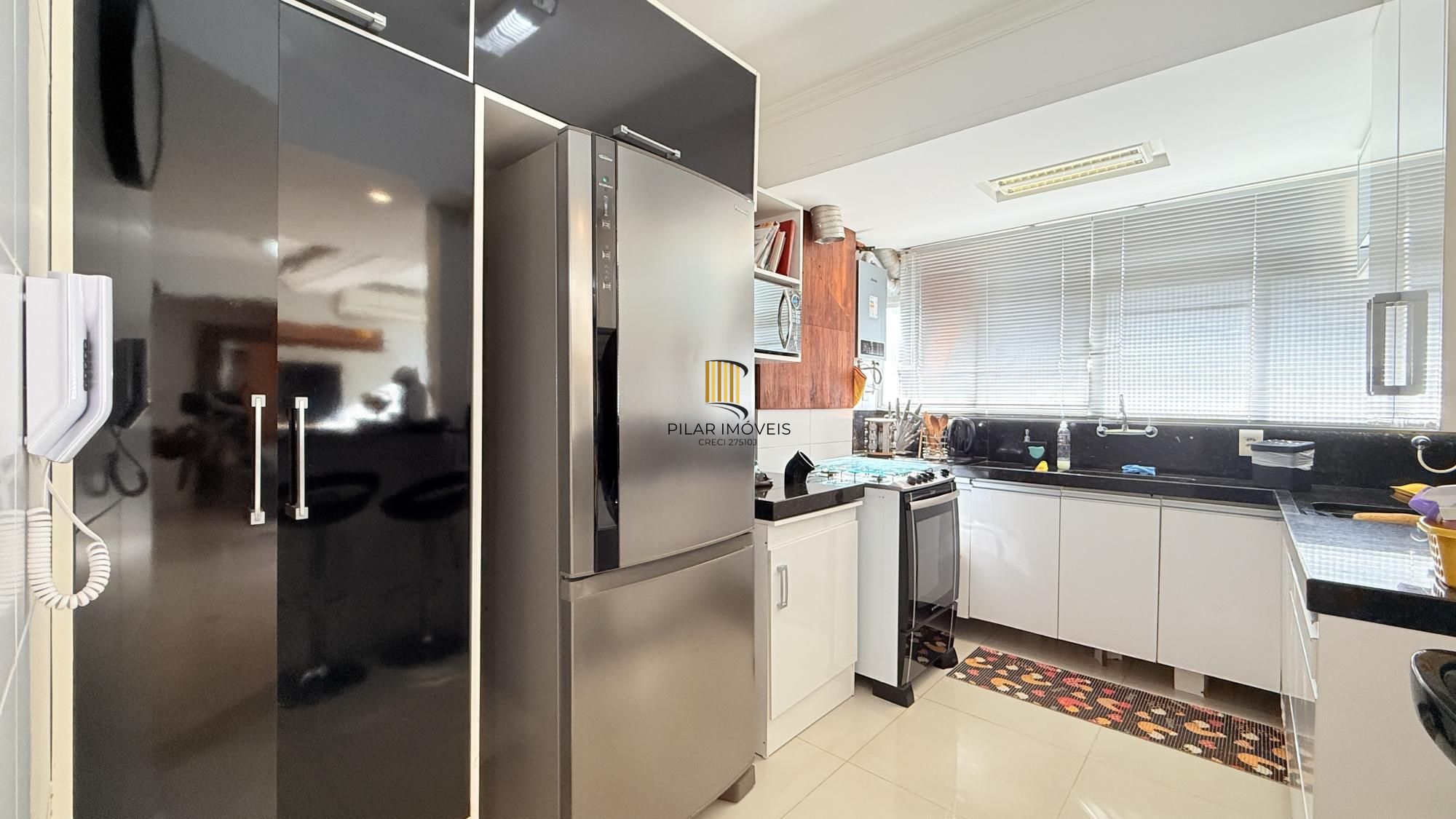 Cobertura Semimobiliada com Vista Panorâmica em Porto Alegre