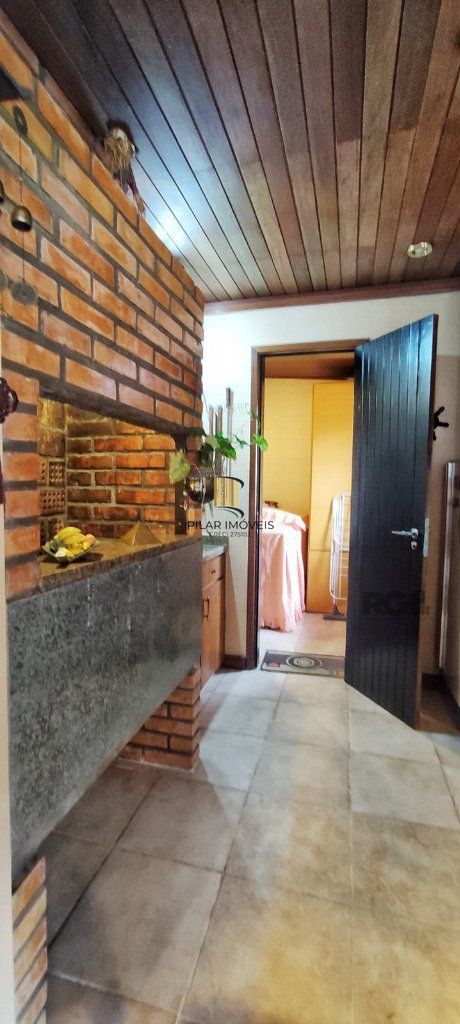 Cobertura no Bairro Petrópolis, 3 dorm., 1 suíte, 2 vagas.